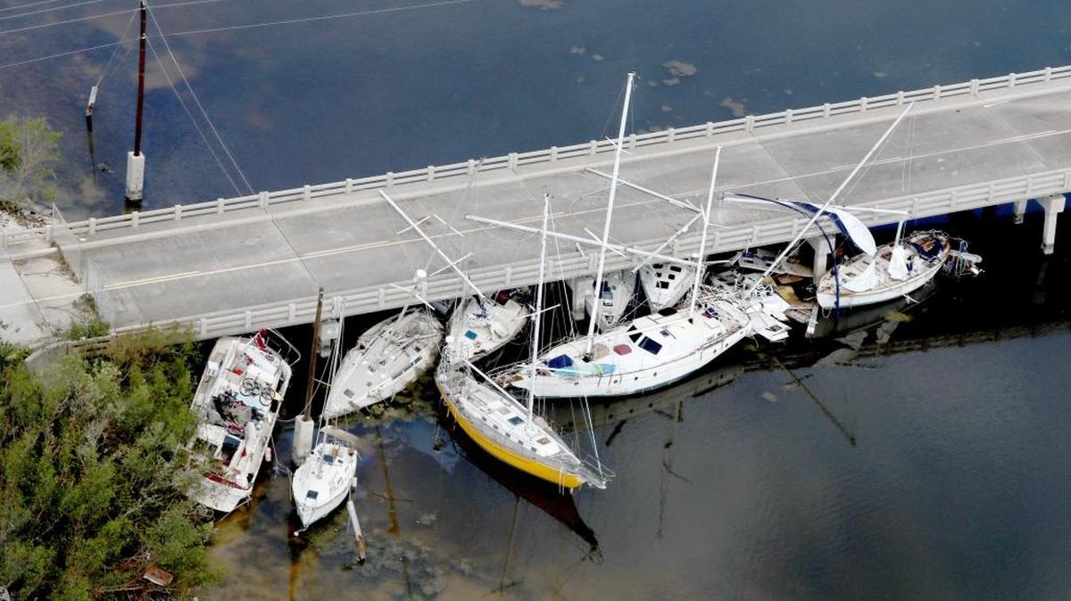 Barcos varados en los Cayos de la Florida el 13 de septiembre del 2017.