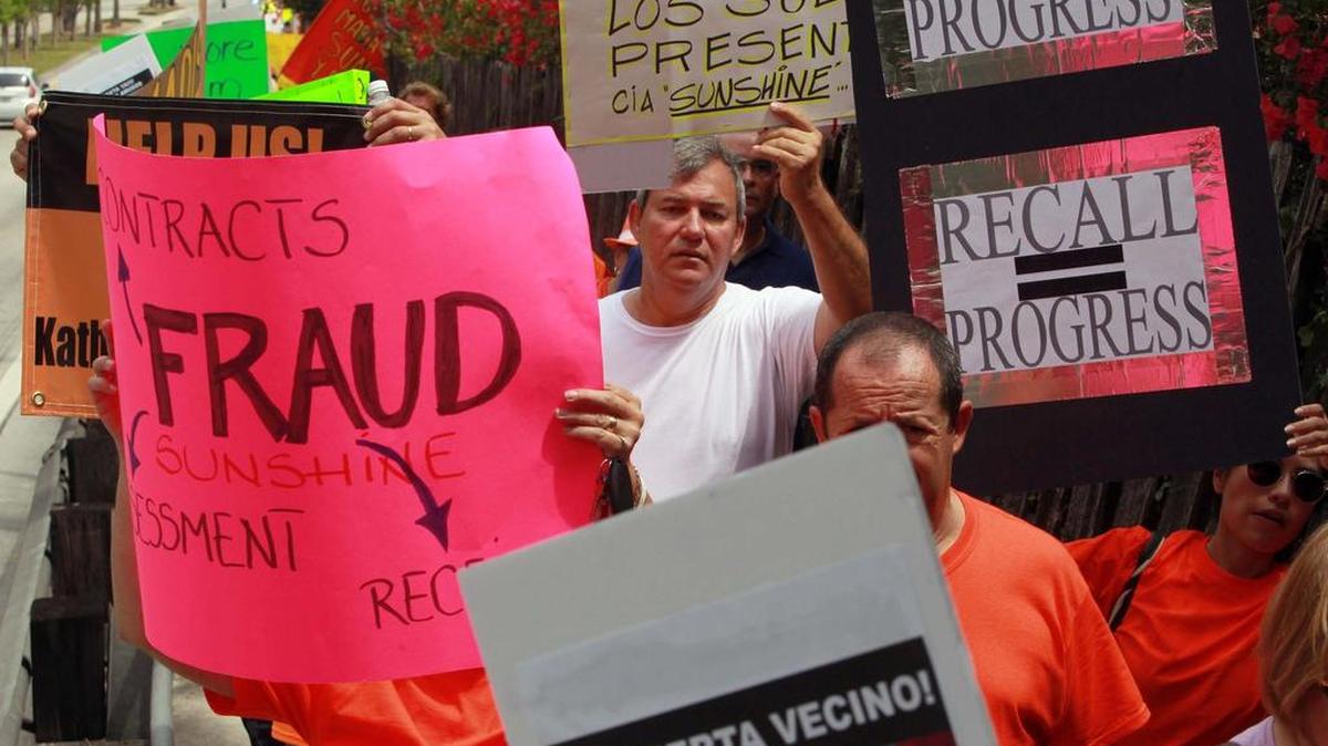 El destape de los fraudes en condominios desató protestas de los propietarios que se sintieron engañados.
