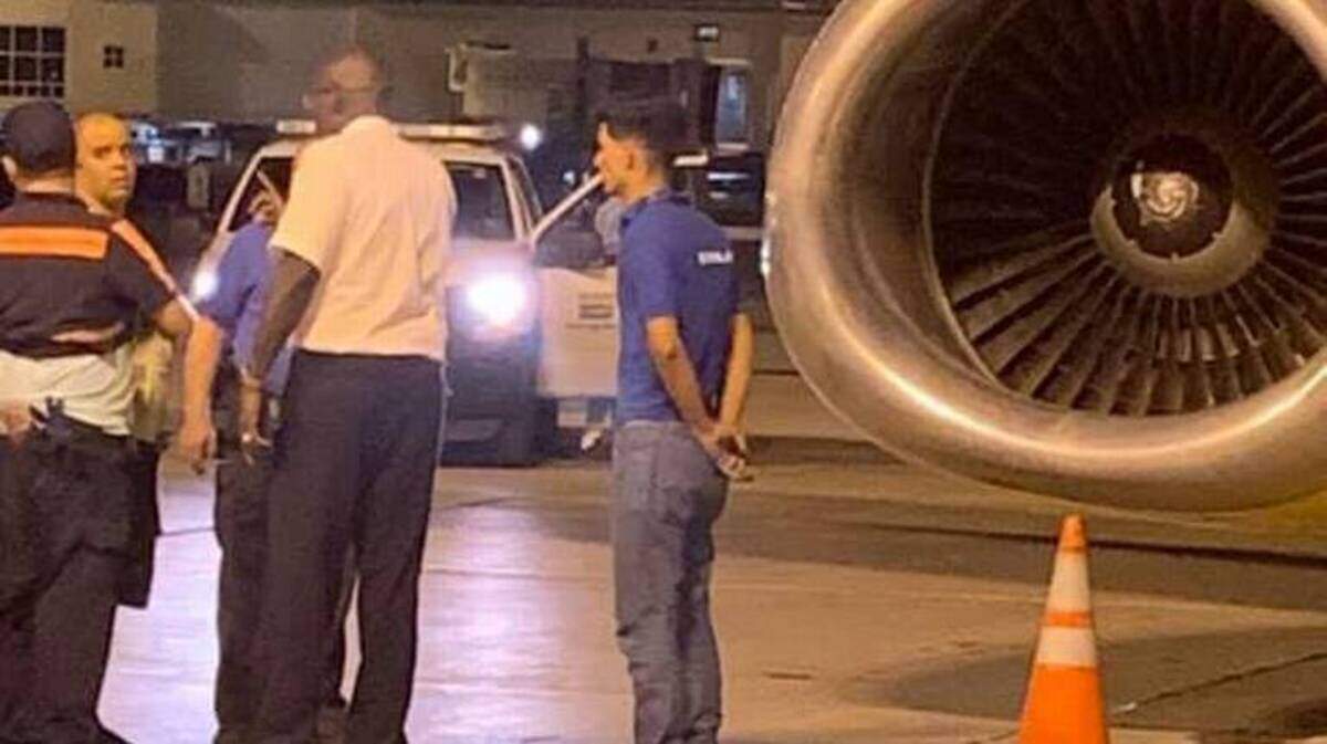 Un inmigrante cubano que llegó a Miami escondido en el área de carga de un avión comercial procedente de La Habana es detenido por las autoridades en Miami.