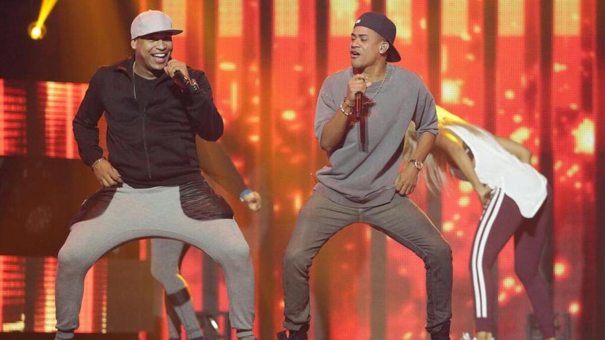 Los integrantes del dúo Gente de Zona, Alexander Delgado y Randy Malcom, durante los ensayos, el miércoles 27 de abril, para los Premios Billboard de la Música Latina 2016, cuya gala se realizó el jueves 28 de abril en el Bank United Center de la Universidad de Miami. Los galardones reconocieron a las estrellas de la música hispana más destacadas del año.