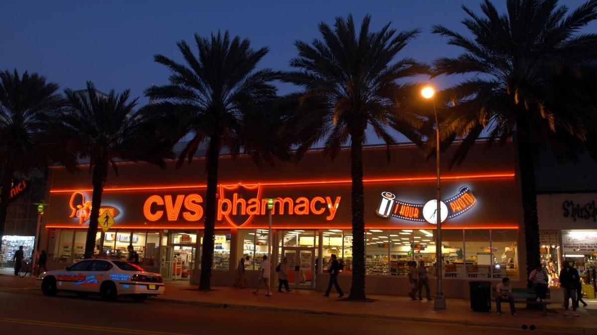 La farmacia CVS en el 312 Lincoln Rd, en Miami. El edificio está a solo cuadra y media de la playa.