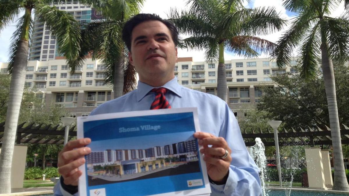 El abogado Félix Lasarte, representante de la urbanizadora  Shoma Homes.