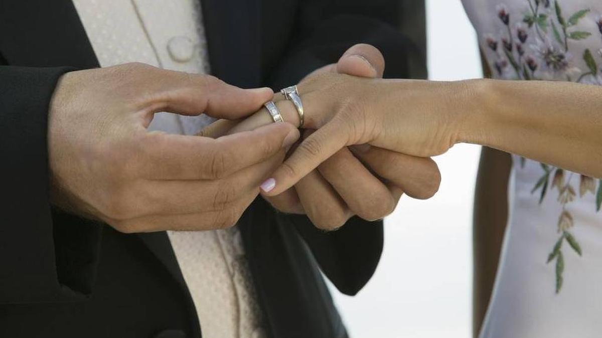 La Fiscalía Federal de Miami señaló a 21 personas de estar vinculadas a una red que habría organizado al menos 25 matrimonios ilegales entre el 2013 y el 2015.