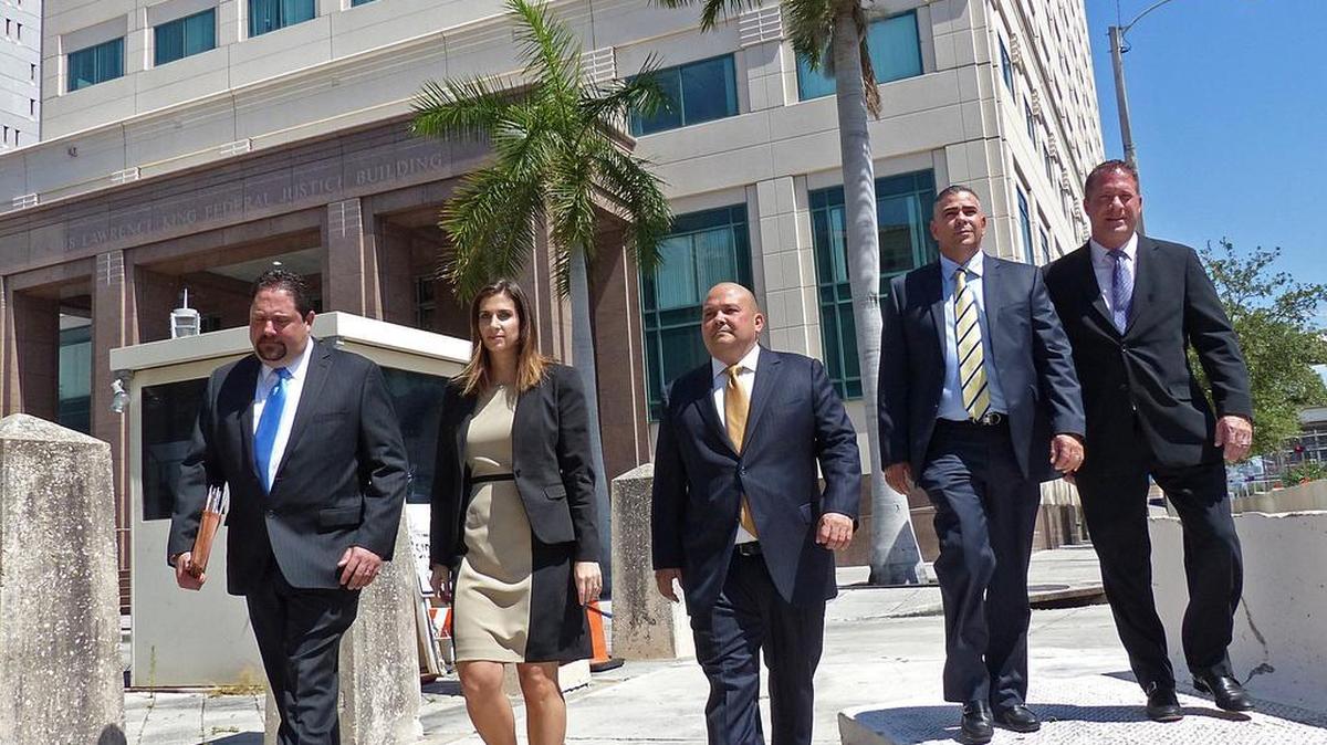 Los abogados, desde la izquierda, Marc Seitles, Ashley Litwin, Orlando do Campo, Carlos Gámez, (investigador) y Richard Merlino, trabajan en los casos de embarcaciones interceptadas en alta mar.