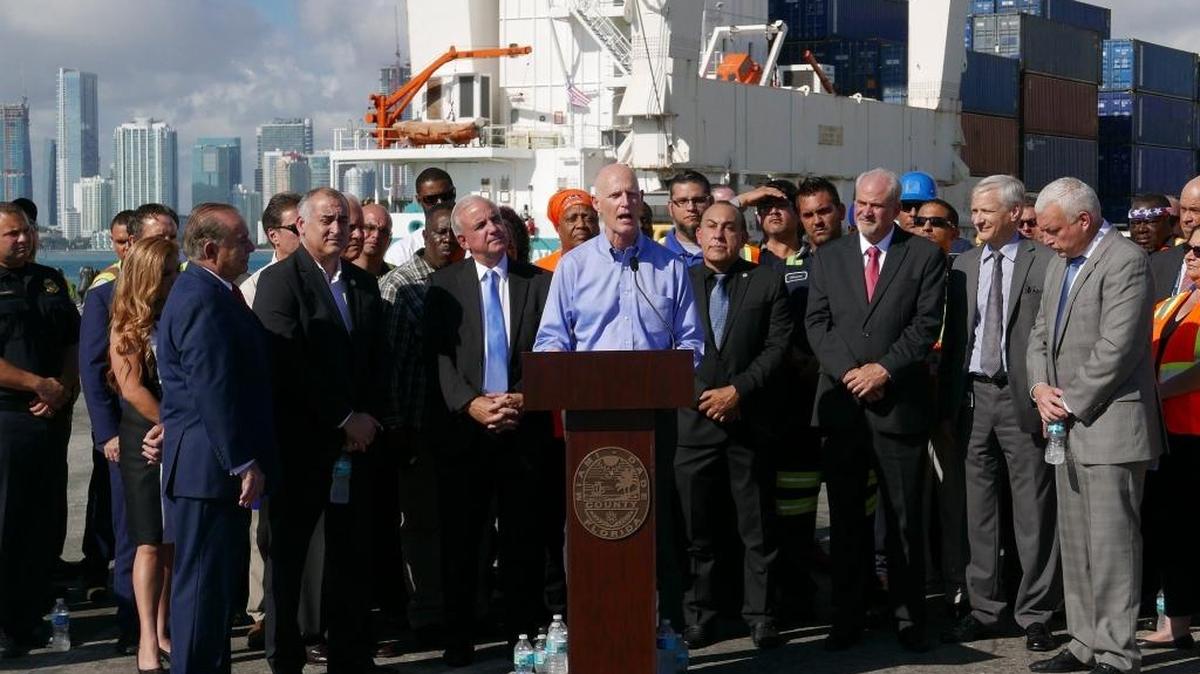 El gobernador de la Florida, Rick Scott, habla el miércoles en el puerto de Miami sobre las inversiones en transporte asignadas al presupuesto 2017-2018.