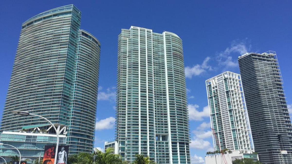 
Edificio de Biscayne Boulevard (al centro), en el downtown de Miami. 
