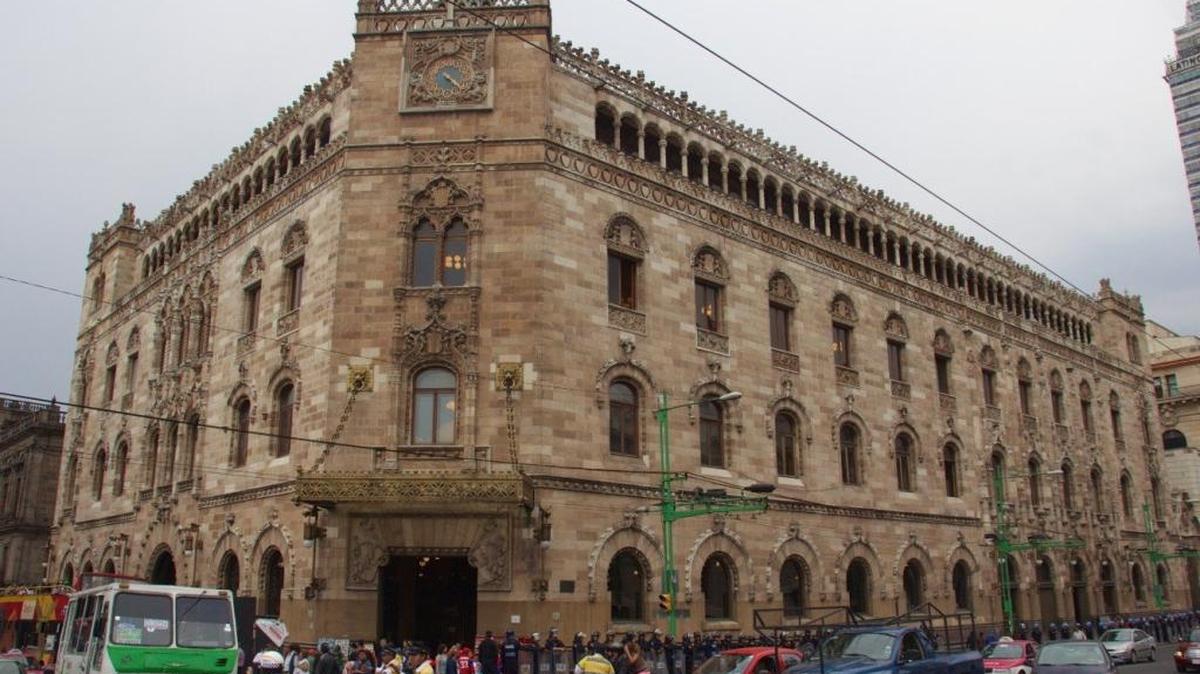 Palacio postal de la Ciudad de México donde un estadounidense fue visto depositando cartas amenazantes contra candidatos presidenciales de Estados Unidos
