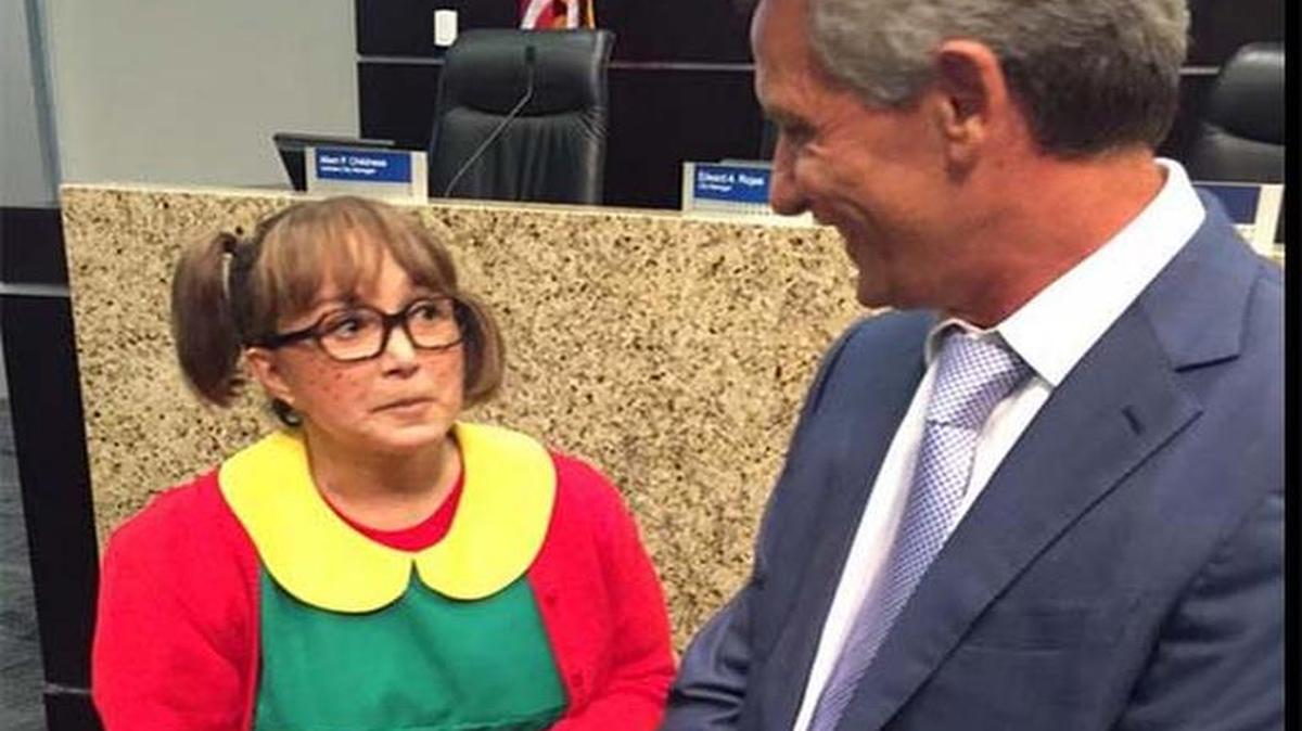 
“La Chilindrina”, la actriz mexicana María Antonieta de las Nieves, y el alcalde de Doral, Luigi Boria. 
