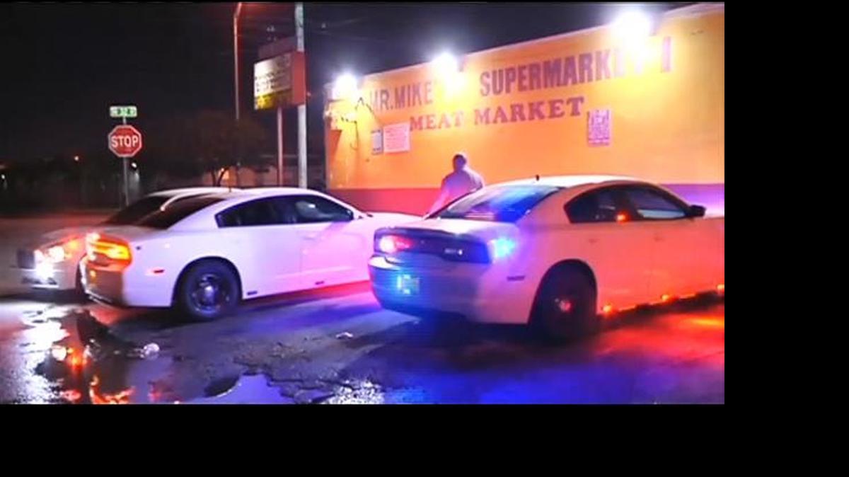 
La policía dijo que Rudy Aponte fue atropellado por un automóvil pequeño, de color oscuro, que debería haber sufrido daños grandes a su parte delantera y su parabrisas. Una cámara de seguridad de Mr. Mike Supermarket captó los segundos antes del choque, donde se ve a Aponte junto a su amiga esperando para cruzar la Avenida 32. 
