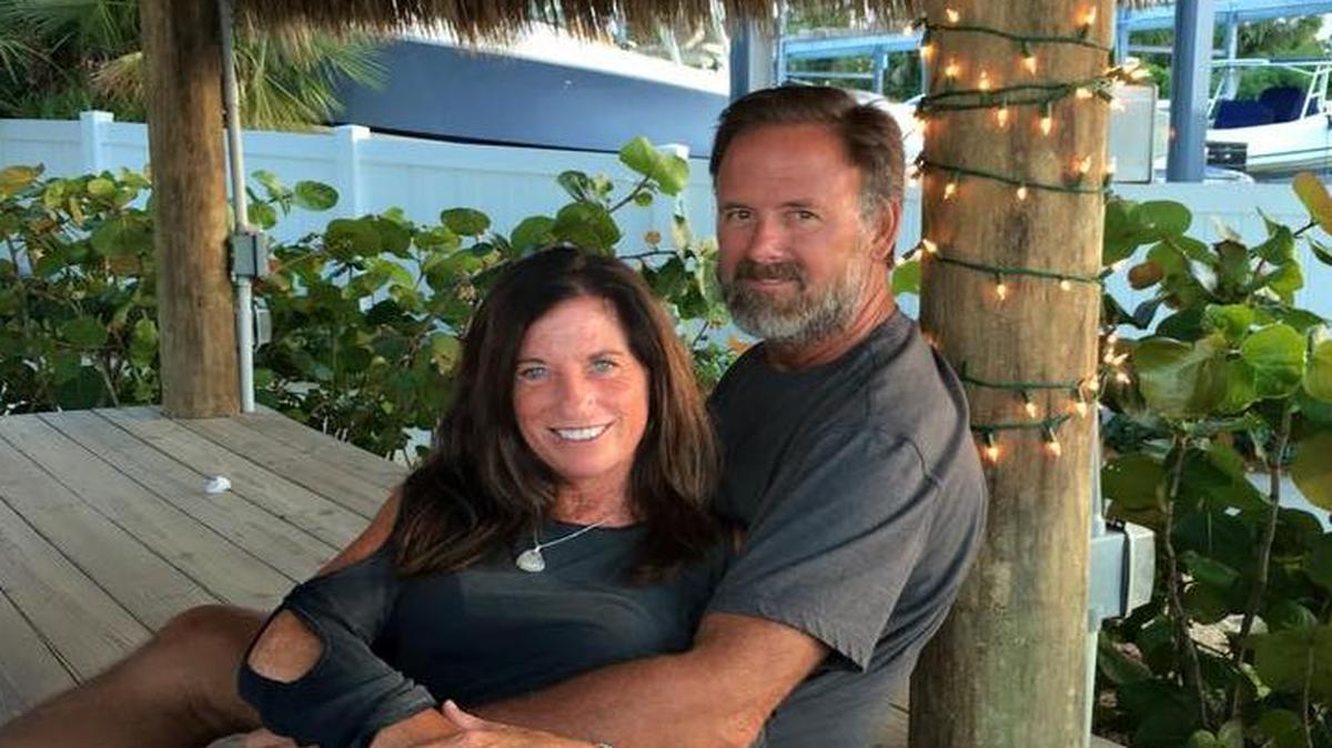 Michelle Mishcon Stevens y su esposo John Stevens celebraron 19 años de casados en el verano. La pareja murió tras un brutal ataque en su casa en el Condado Martin.
