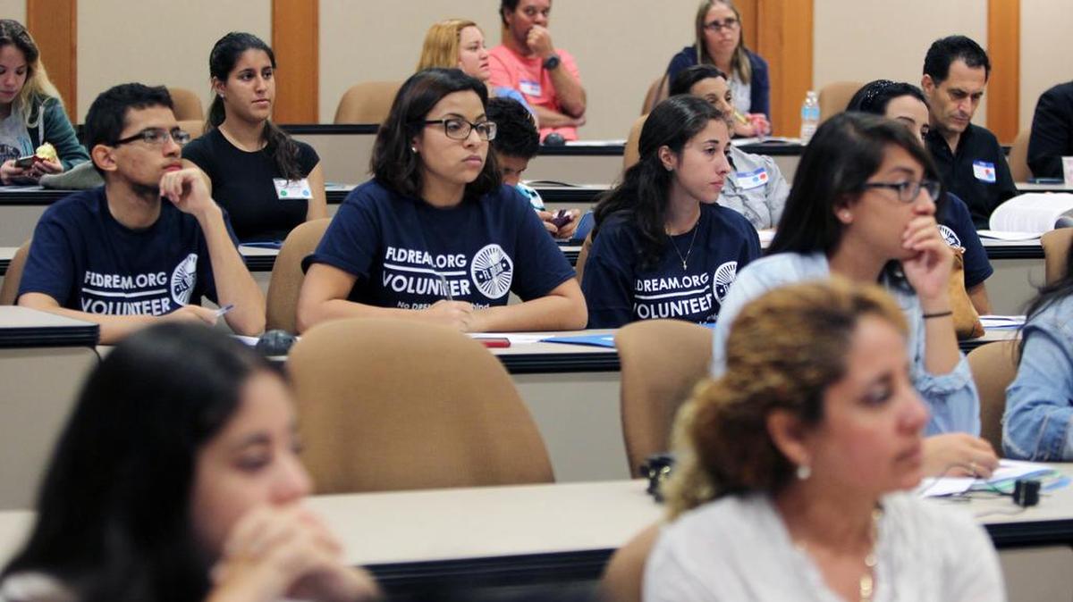 
Grupo de jovenes estudiantes que participaron en la ‘FL Dream’, la primera conferencia de jovenes indocumentados en el Sur de la Florida, que se realizó en FIU el sábado.
