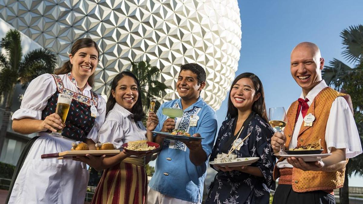 Fotografía cedida representativa de los países que conforman los 35 que este año participan en la vigésimo segunda edición del Festival Internacional de Comida y Vino de Walt Disney World en el parque Epcot en Orlando.