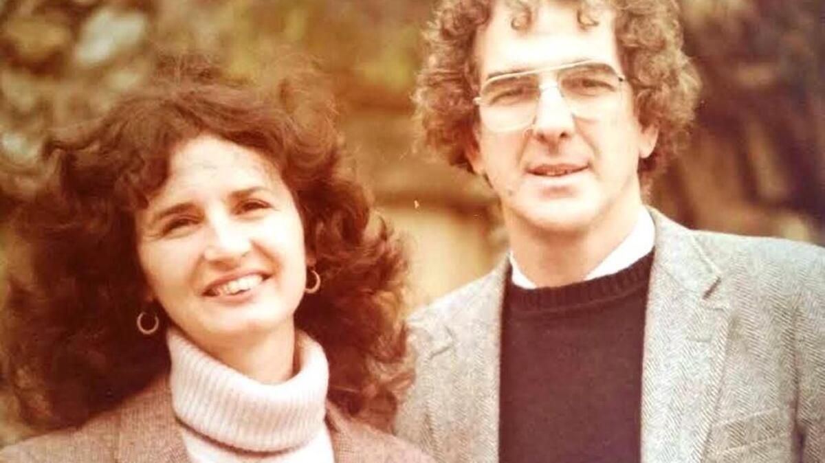 Nancy Clasby y su esposo Eugene durante un sabático en Londres en 1983. Ambos eran profesores de UM.