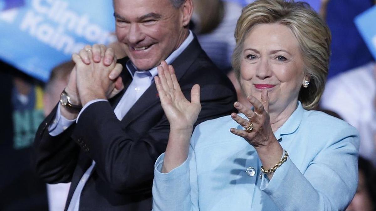 La candida presidencial democráta Hillary Clinton y su compañero de fórmula Tim Kaine, en un evento de campaña en Miami.