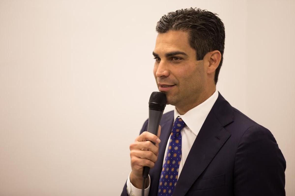 El alcalde de Miami, Francis Suárez, afirmó su compromiso para buscar soluciones para la situación de la renta en Miami y la necesidad de construir viviendas asequibles, como parte de la conferencia organizada por la organización Make Room.