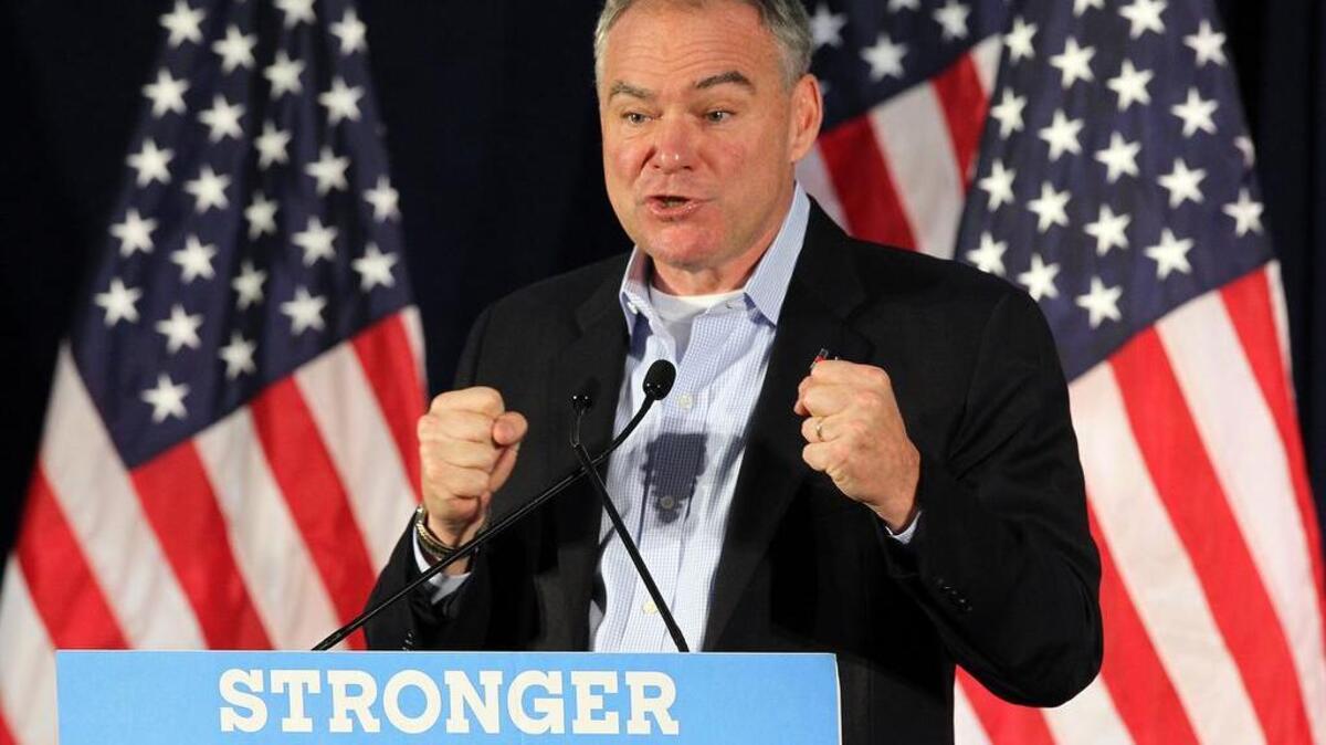 El senador Tim Kaine, el candidato demócrata para la vicepresidencia de los Estados Unidos, durante una reunión en Pembroke Pines el sábado 27 de agosto de 2016.