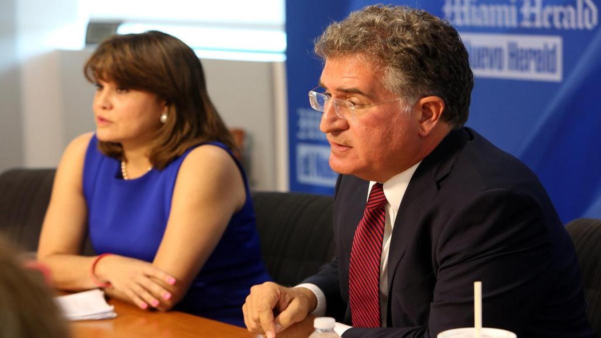 Annette Taddeo y Joe García, rivales en la primaria demócrata por el distrito 26, en una reunión con la junta editorial del Miami Herald y el Nuevo Herald.