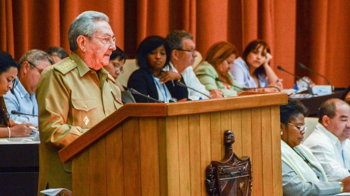 El gobernante Raúl Castro durante un discurso al clausurar una sesión del Parlamento cubano el 21 de diciembre del 2017.