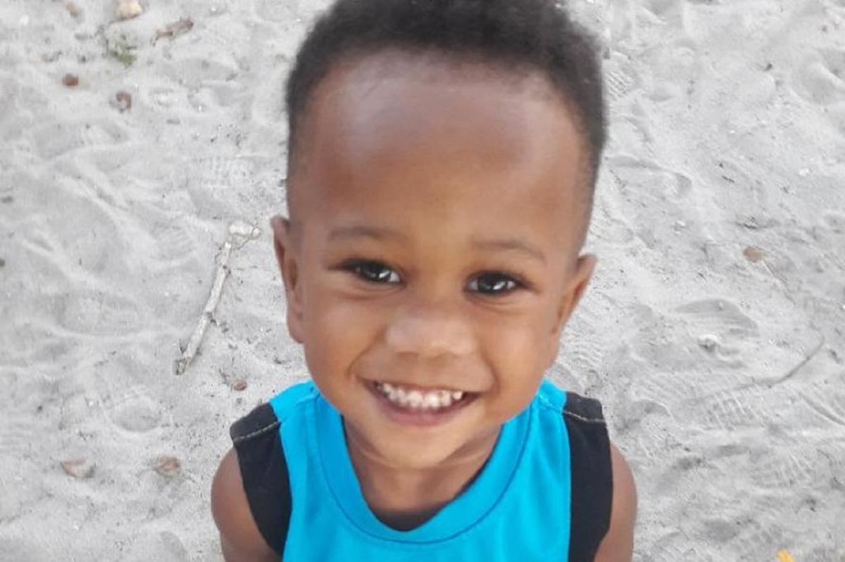 Carnell Williams-Thomas, de 2 años, murió el viernes tras recibir un tiro cuando jugaba fuera de su casa.