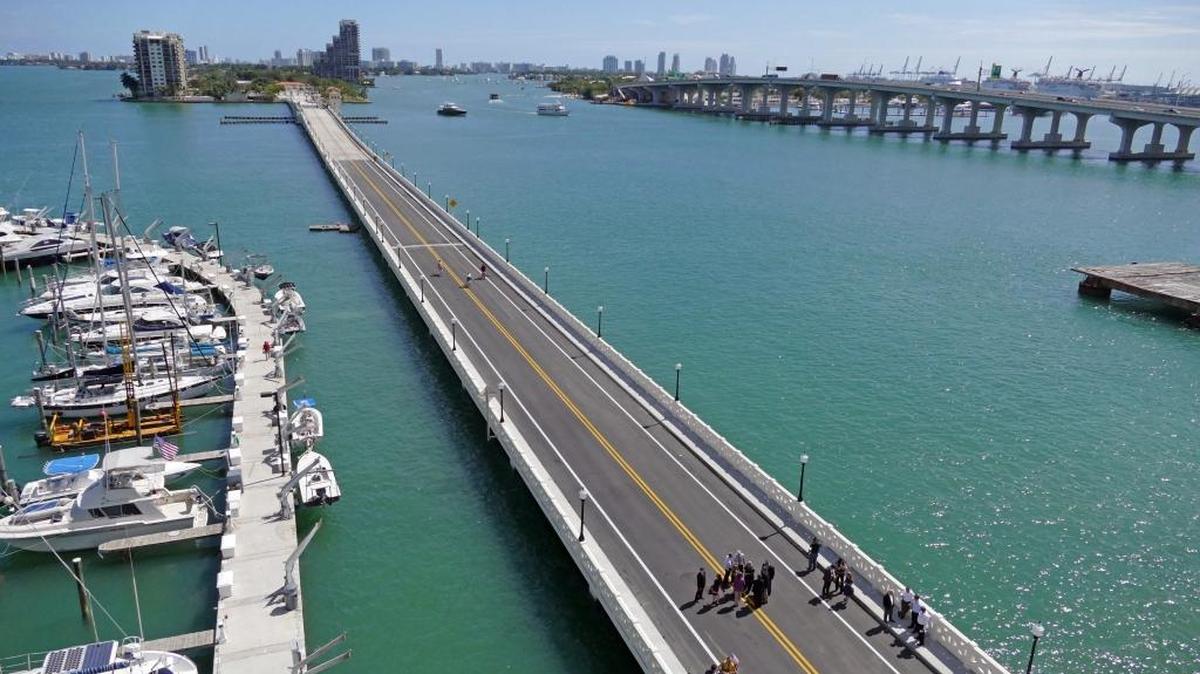 El histórico viaducto Venetian Causeway reabrió en febrero después de nueve meses de reconstrucción.