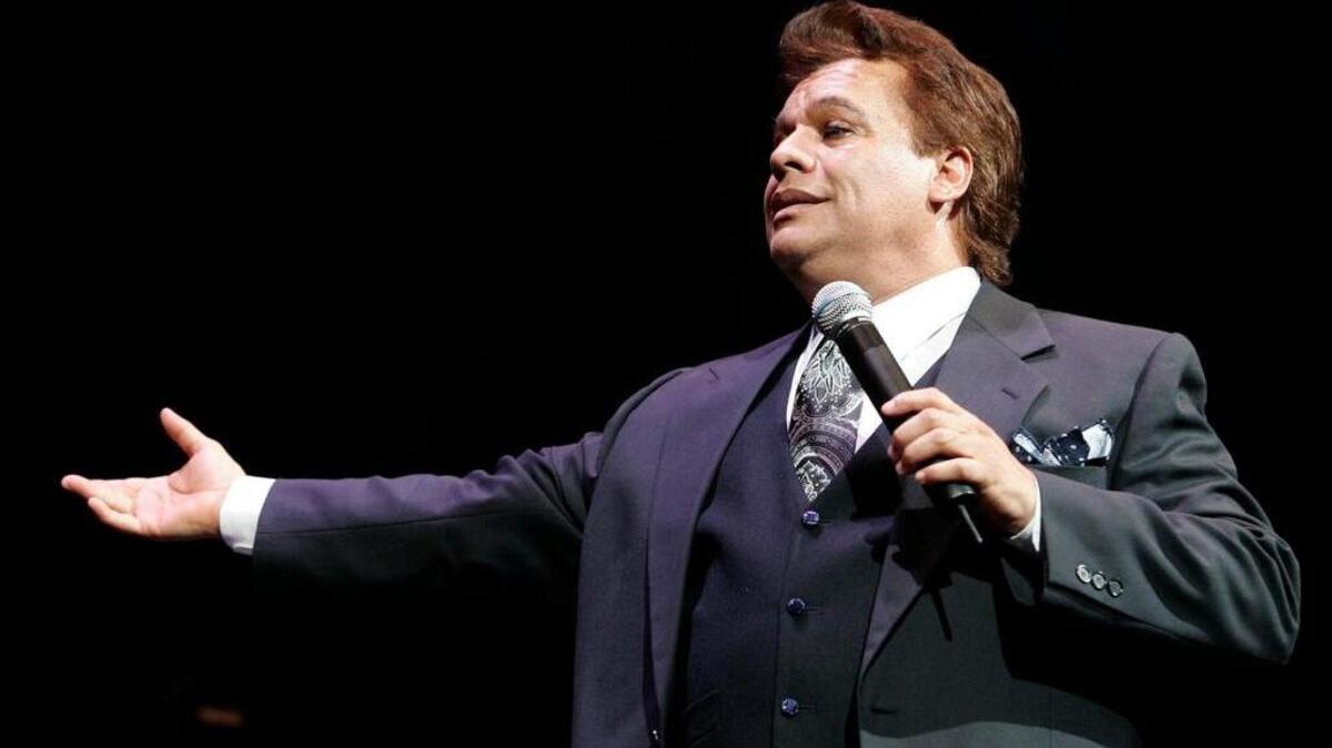 Juan Gabriel en concierto en la AA arena de Miami.