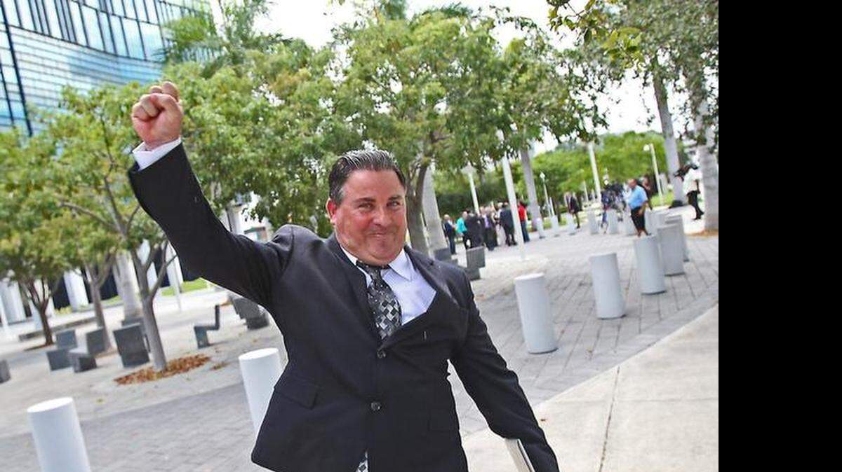 
Michael Pizzi volverá a ser alcalde de Miami Lakes ya que Slayton, el alcalde que fue electo en su lugar, se hará a un lado para permitir que el ex alcalde vuelva a ejercer.
