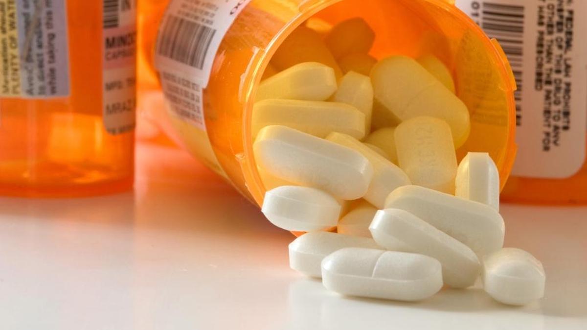 Presentaban reclamos fraudulentos al Medicaid y Medicare por concepto de recetas y servicios médicos innecesarios.