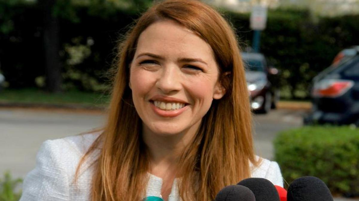
Raquel Regalado, miembro de la Junta Escolar, el día que se inscribió como candidata a la alcaldía de Miami-Dade. 
