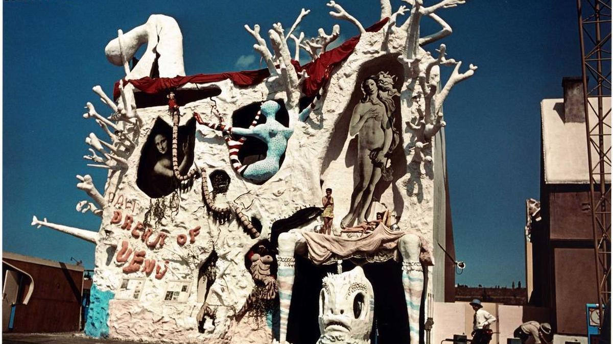 Asi es la fachada de la instalación de Dalí “El sueño de Venus” presentada en la Feria Mundial de 1939 en Nueva York.