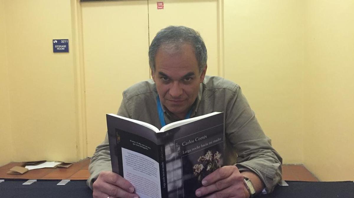 El escritor costarricense Carlos Cortés durante su participación en la Feria del Libro 2015.