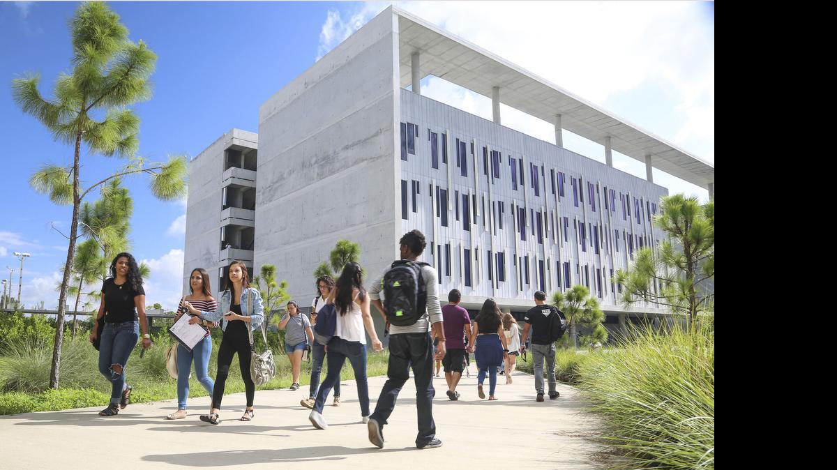 
La encuesta de The Chronicle of Higher Education ubica a Miami Dade College en su “cuadro de honor” por obtener distinciones en categorías como diversidad y satisfacción con el empleo.
