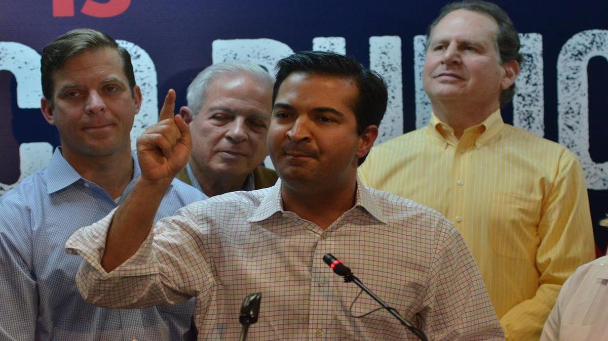El representante Carlos Curbelo durante la apertura de una oficina para la campaña presidencial del senador republicano Marco Rubio.