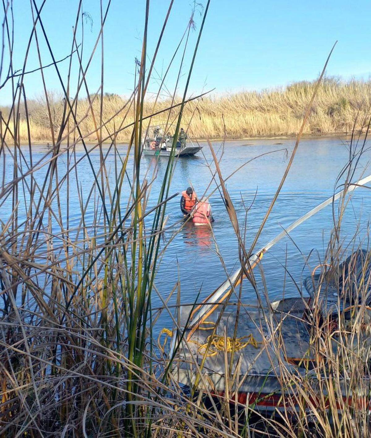 El cuerpo de una niña venezolana fue recuperado en aguas del Río Bravo por las autoridades mexicanas el 18 de enero de 2022.