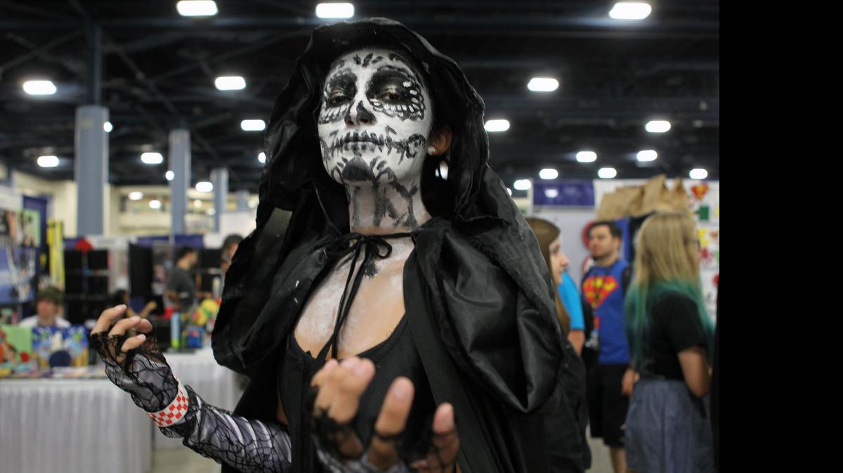 
Diana Reyersbach, caracterizada como Mistress Death, fúnebre personaje de Marvel, durante la convención Florida Supercon 2015.
