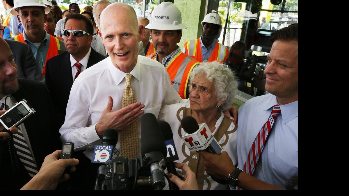 
El gobernador de Florida, Rick Scott, durante una visita a Hialeah el pasado 9 de marzo.



