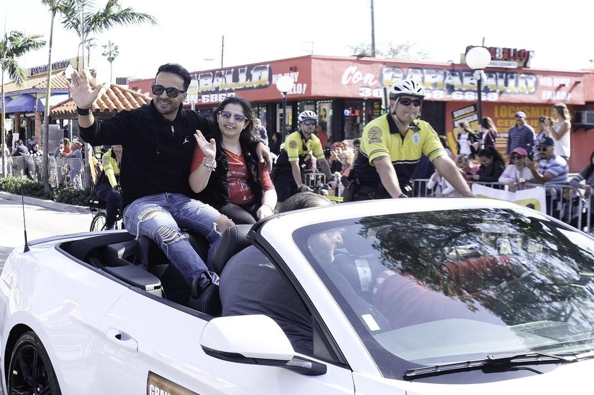 Luis Fonsi, el gran mariscal del Desfile de los 3 reyes en la Pequeña Habana en Miami, el domingo por la tarde el 14 de enero de 2018.