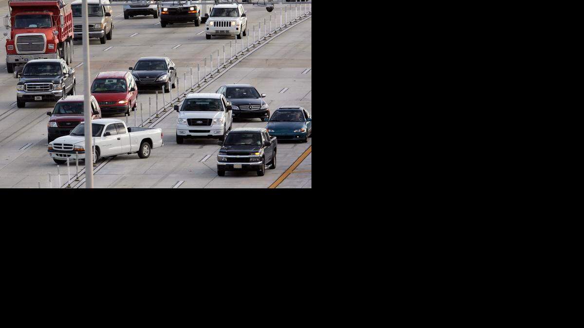 
El cruce de los vehículos hacia o desde la senda rápida de la I-95 es una de las principales causas de accidentes en esta transitada autopista.


