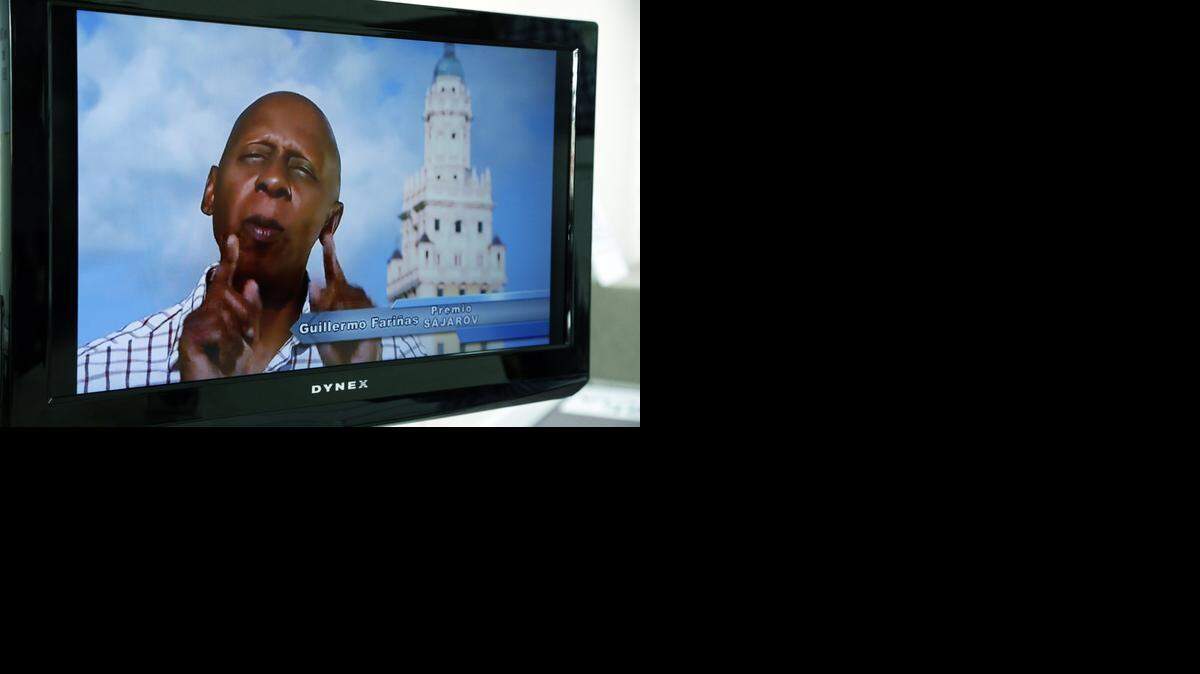 
El congresista Joe Garcia dio a conocer el lunes un nuevo anuncio, titulado ‘Luchadores’, donde aparece el disidente cubano Guillermo Fariñas. 


