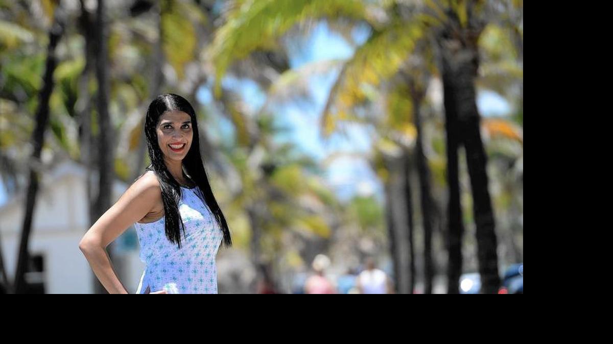 
Damaries Dees Cruz, de 44 años, tomó la decisión de tener relaciones íntimas con su novio cuando tenía 21 años, confiando en que él le había asegurado que se había hecho la prueba de VIH y que era "negativo". El le mintió y la contagió.
