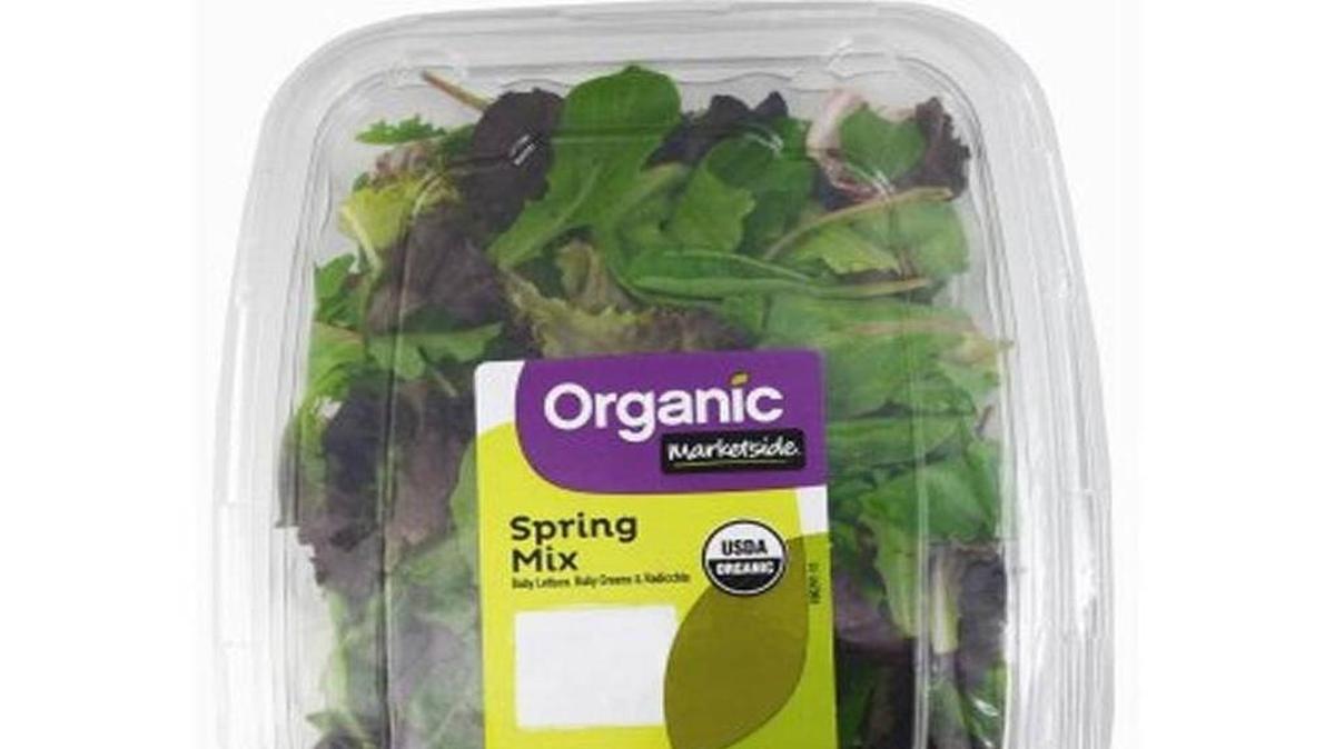 La ensalada empaquetada de Fresh Express que fue retirada del mercado.