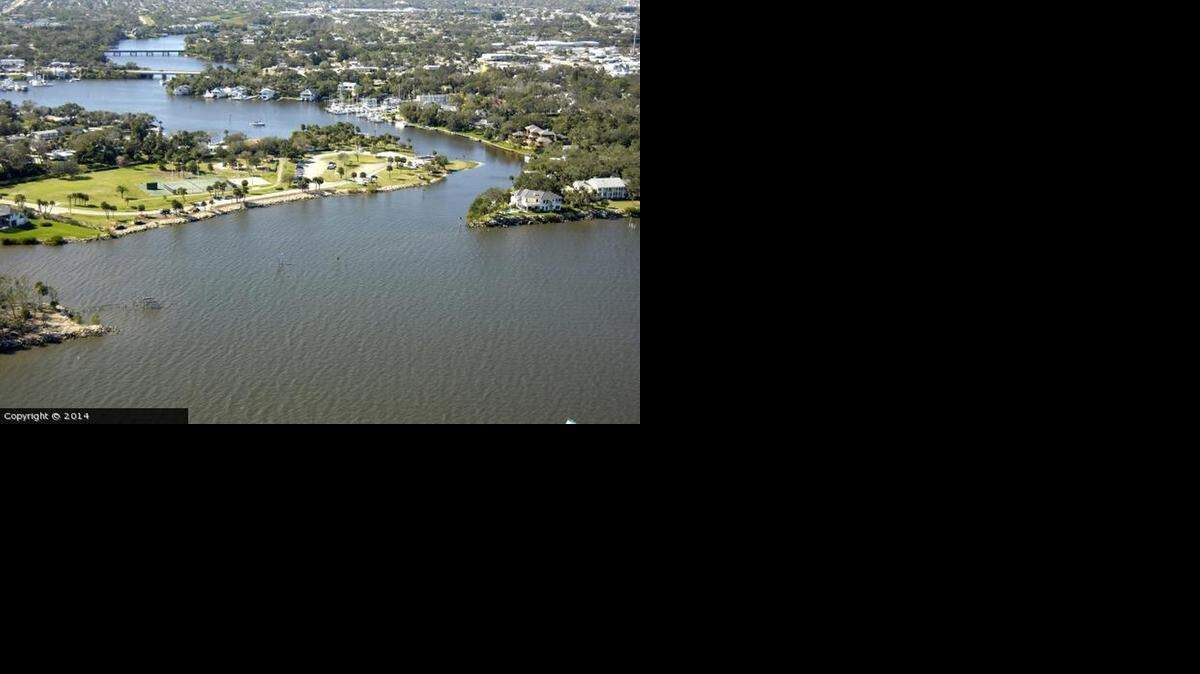 
Estuario del río de Eau Gallie, Florida, con sus puentes. Uno de ellos podría ser demolido para dar paso al tren Miami-Orlando
