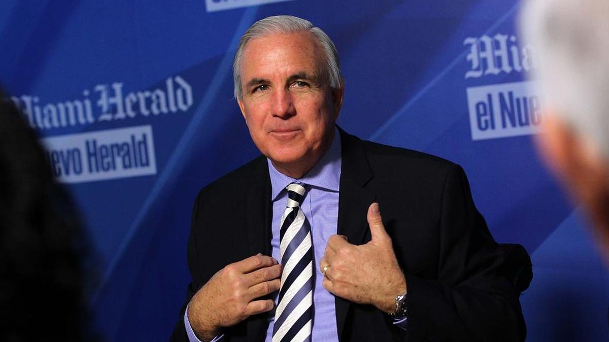 El alcalde de Miami-Dade Carlos Giménez durante su encuentro con la Junta Editorial del Miami Herald y el Nuevo Herald.