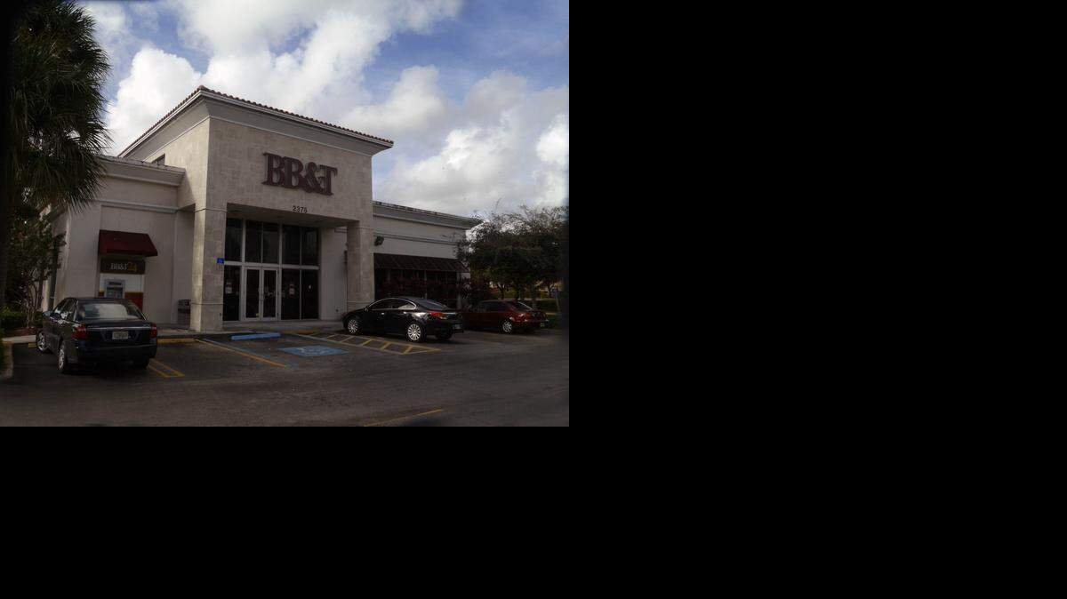 
Fachada del Banco BBT en el centro comercial , ‘Americas Central Plaza’ ubicado en la 122 Avenida del SW y Coral Way, que recientemente fue asaltado. 
