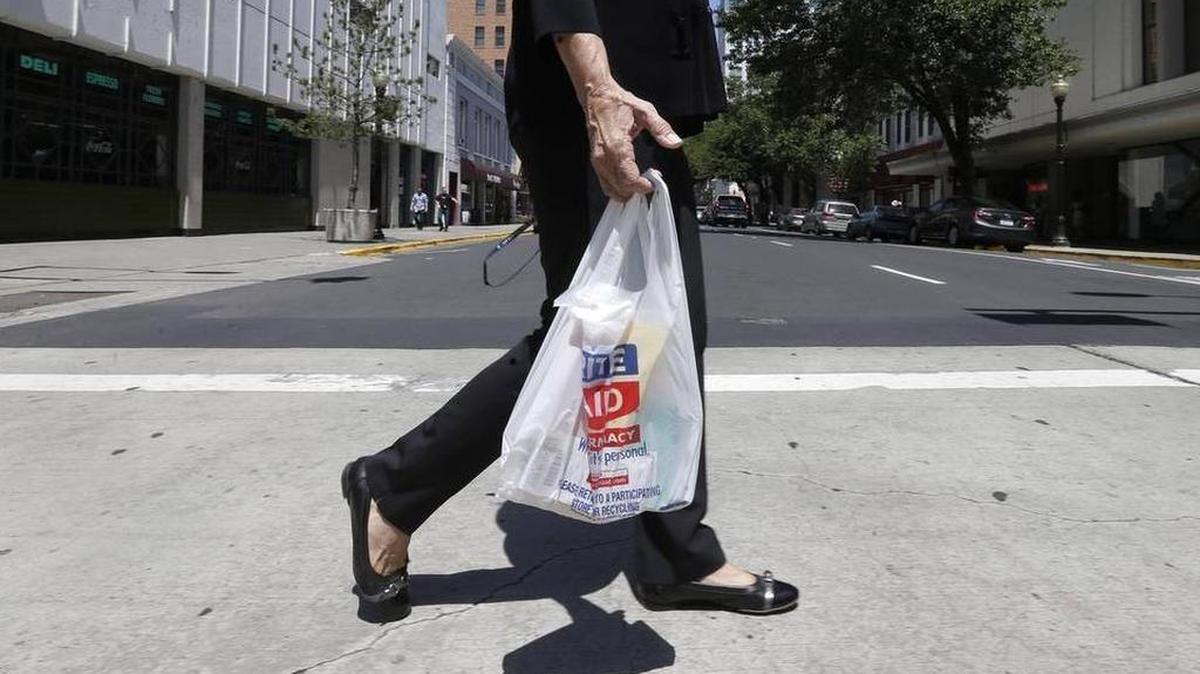 La decisión e los vecinos de Coral Gables definirá la suerte de las bolsas plásticas en le Ciudad Bella.