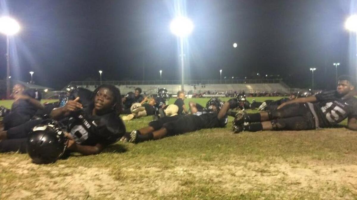 Disparos interrumpieron un partido de football en el sur de Miami-Dade el viernes por la noche.