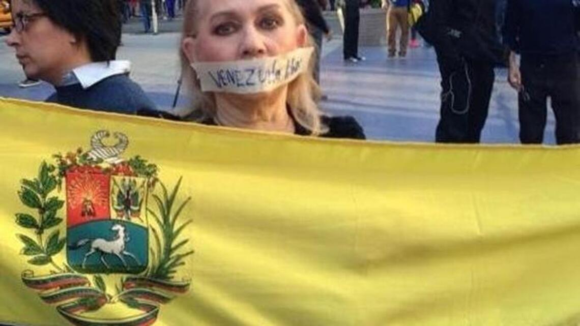 Ex activista venezolana a la cárcel por fraude migratorio