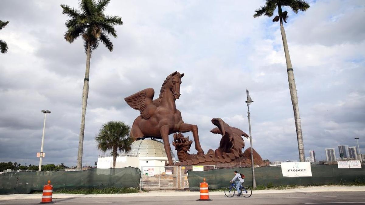 Gulfstream Park: hipódromo y un casino, así como un área al aire libre para compras, comidas y entretenimiento. Está por la carretera en Broward County’s Hallandale Beach