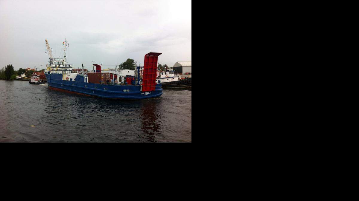 
El “Ana Cecilia” zarpa el 11 de julio del 2012 del puerto del Río Miami con un flete de artículos catalogados como ayuda humanitaria, que constituyó el primer envío marítimo directo de mercancías entre esta ciudad y La Habana en más de cinco décadas.


