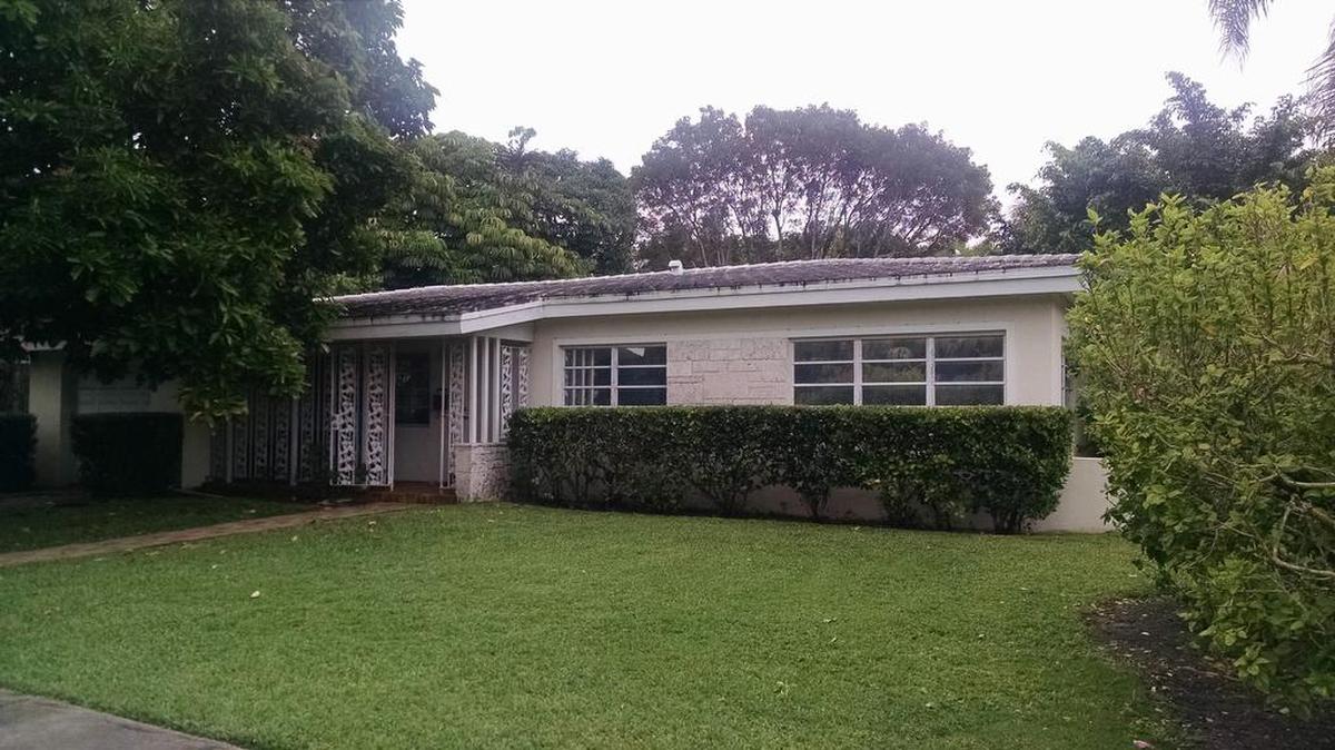 La casa asaltada en la Avenida Mataro, en Coral Gables.