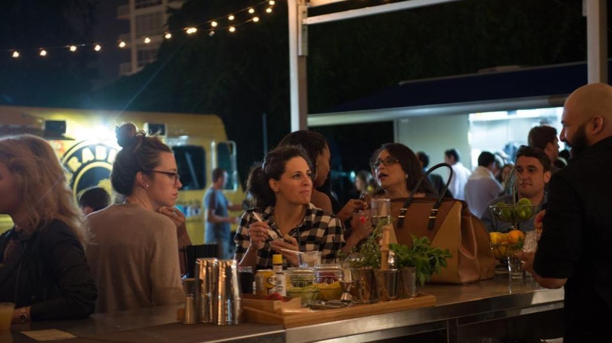 En Thyme Bar, una completa barra, los visitantes encuentran una buena oferta de bebidas espirituosas, cocteles y cervezas.
